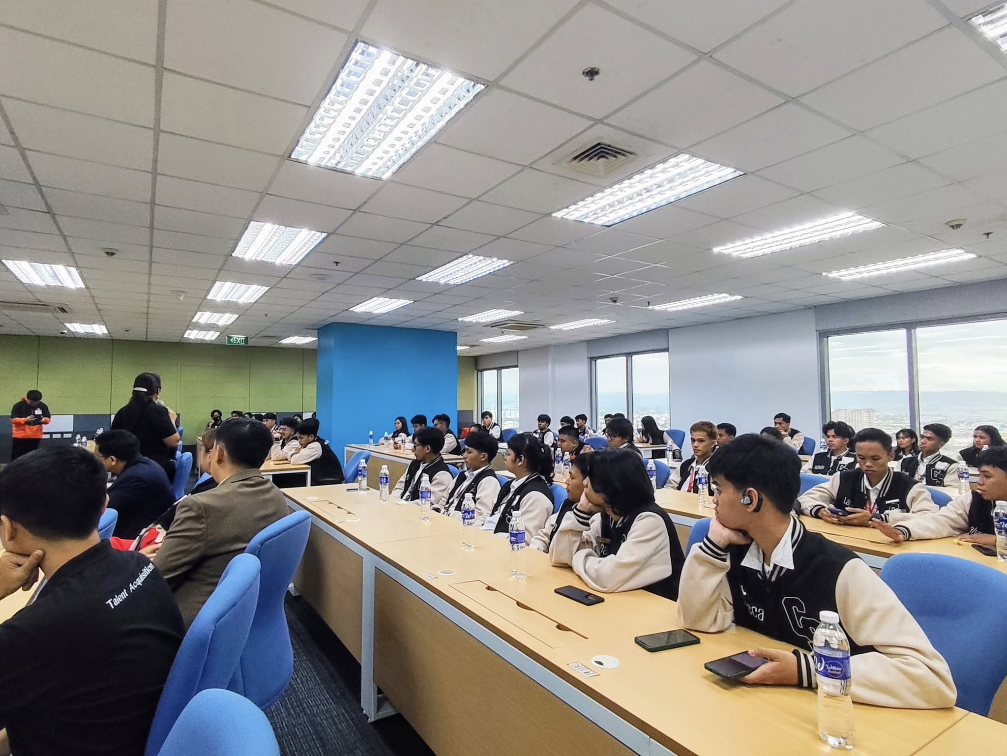 Microsourcing office tour and LinkedIn optimization workshop